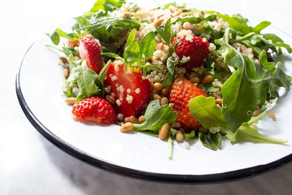 strawberry arugula salad with quinoa
